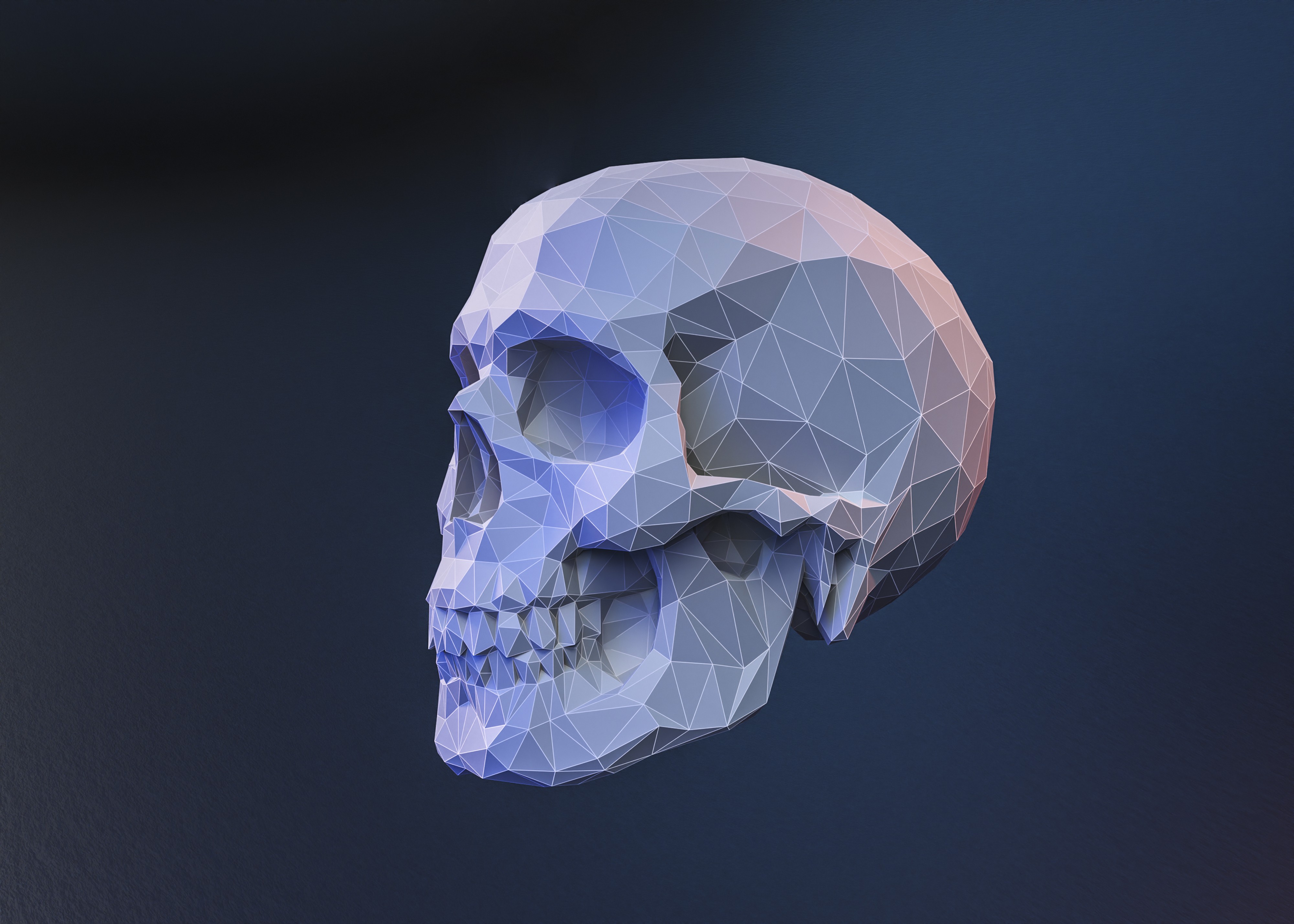 Crânio humano estilizado em 3D, com superfície poligonal em tons de azul e roxo, e linhas brancas que formam uma malha geométrica, sobre fundo escuro