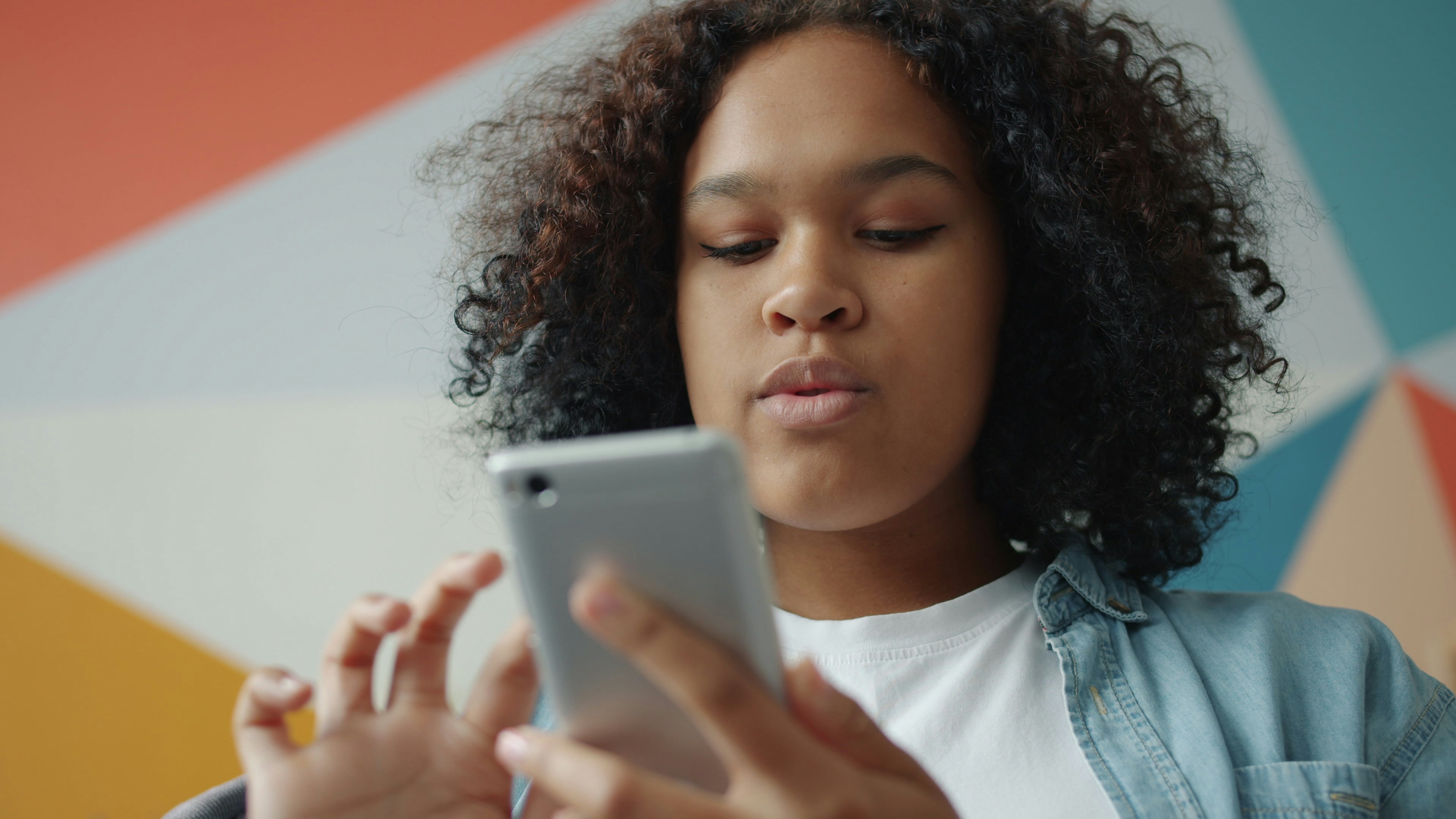 “Meu SUS Digital” disponibiliza canal gratuito de orientação sobre saúde mental para jovens